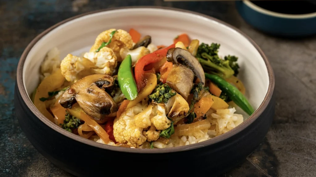 Cauliflower Rice Bowl definitely belongs to meal prep recipes for lunch.